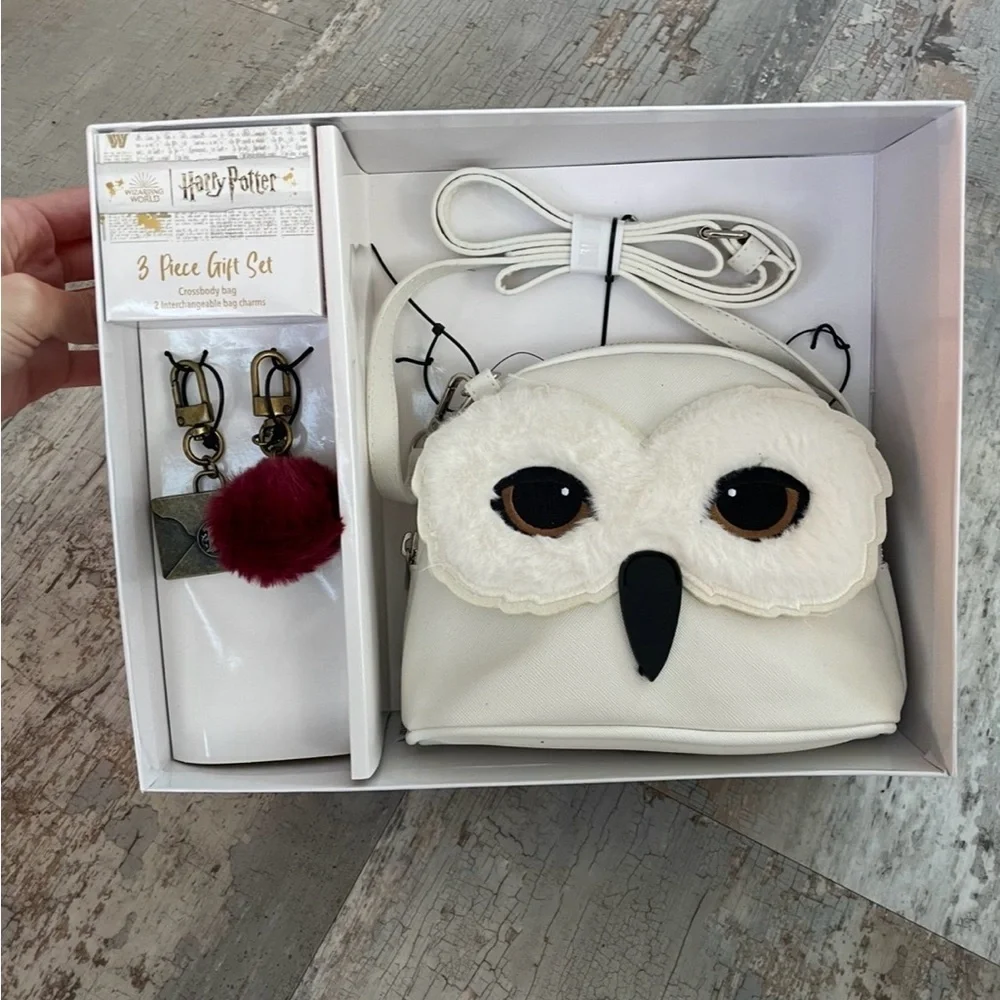 NWT Harry Potter Hedwig the Owl Crossbody Bag and Keychains Gift Set